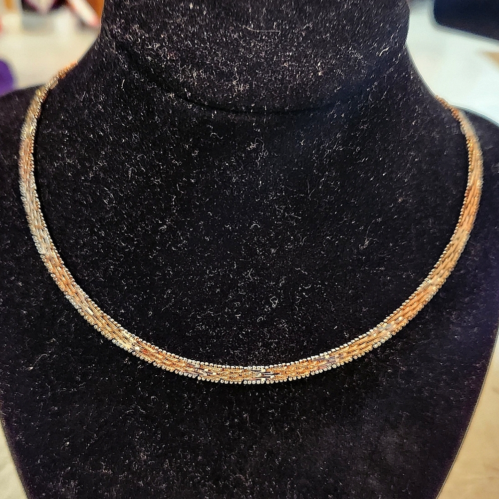 Women's Sterling silver necklace, stamped 925 Italy. The weight is 22.8g